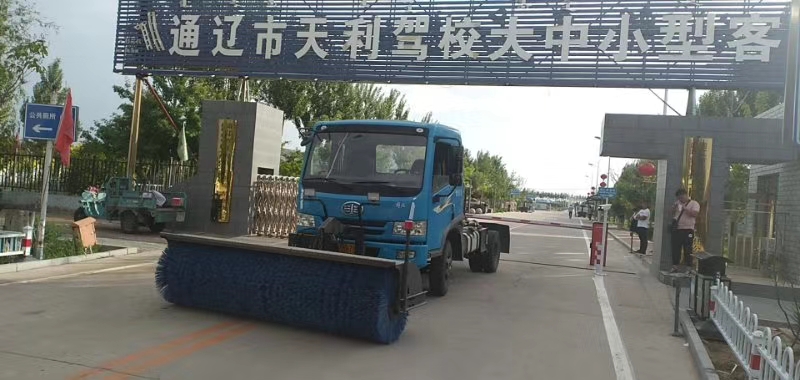 前置式清雪滾刷
