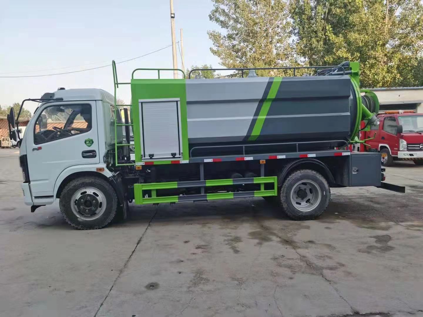 吸污車